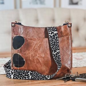 NWT! Sydney Crossbody Handbag w/ Cheetah Strap! π€©